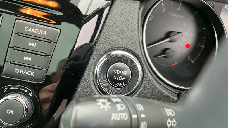 Nissan Qashqai 1.3 DiG-T N-Connecta 5dr [Glass Roof Pack] Petrol Hatchback